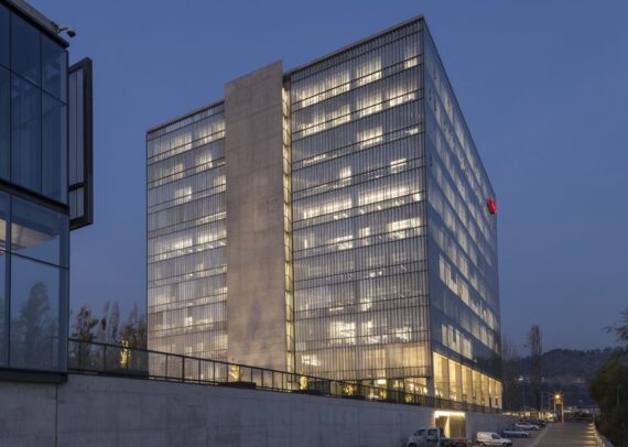 Seguridad para empresas Chile - edificio corporativo protegido